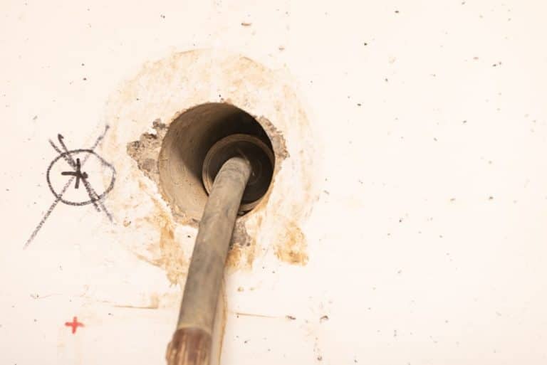Les techniques et outils utilisés pour percer dans un mur en pierre — free download