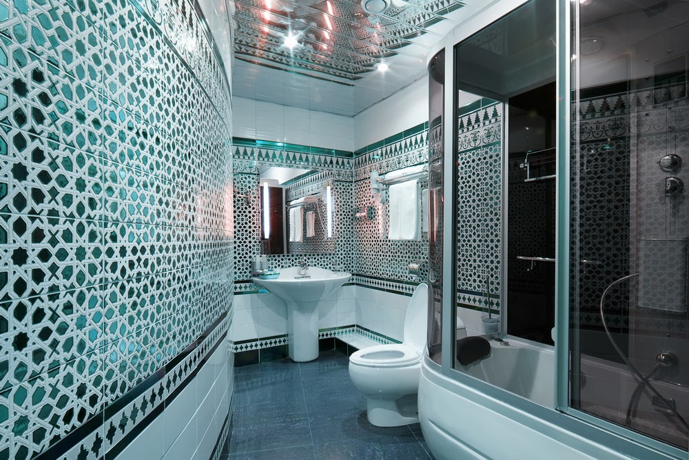opt for a mosaic coating for your bathroom